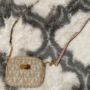 Michael kors cross body bag.